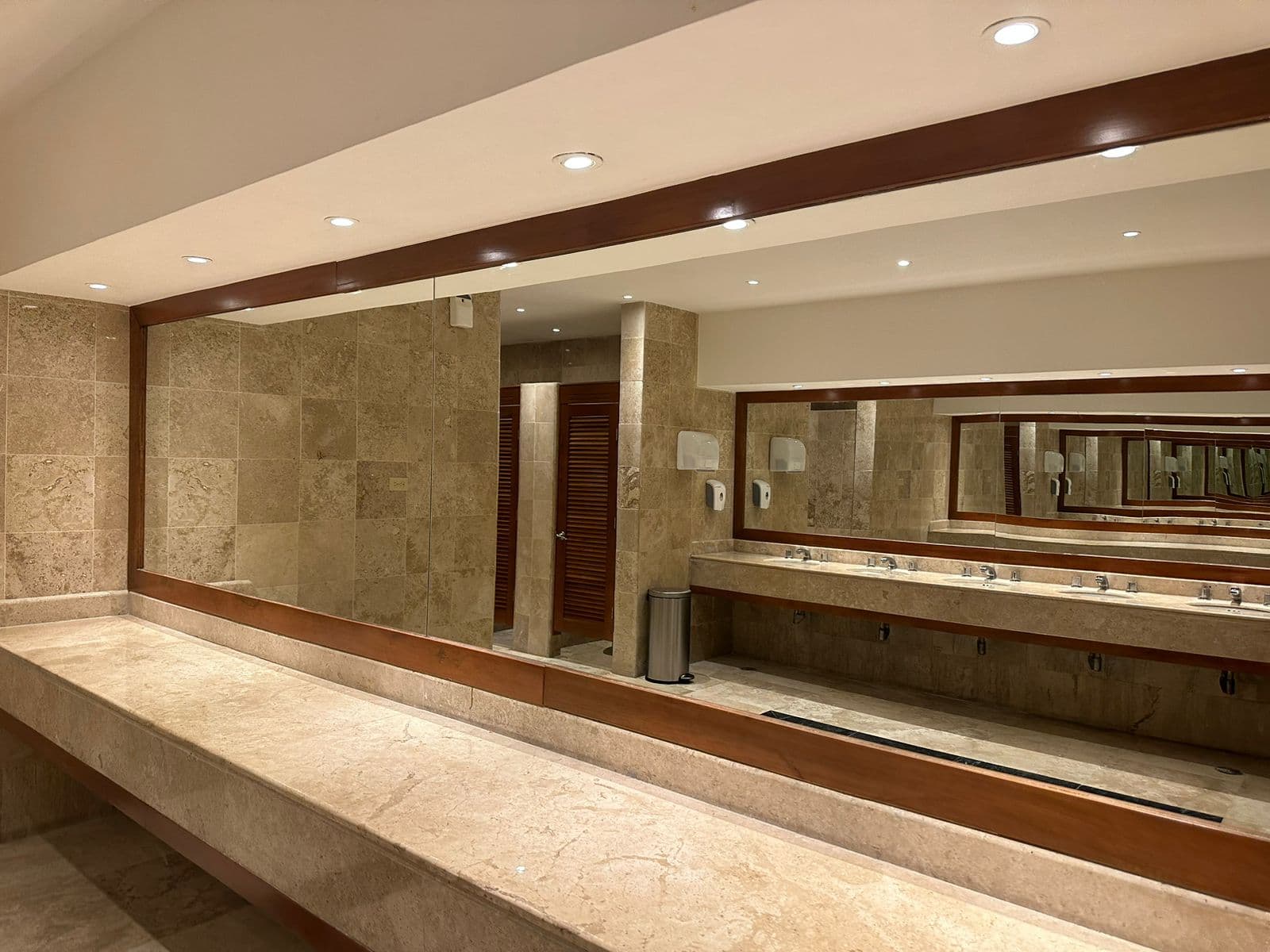 Salones Prado — completed renovation, full hall view showing carpet and ceiling restoration